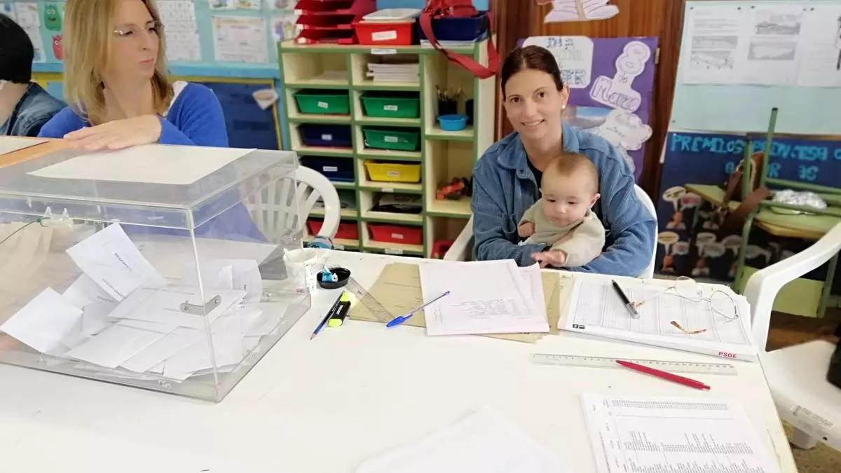 Mesa electoral y guardería: una valdesana, de vocal con su hijo de siete meses tras denegársele el permiso por lactancia