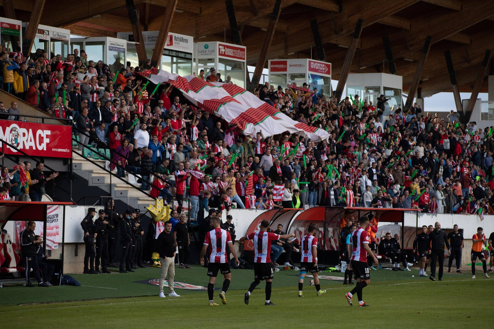 GALERÍA | Las mejores imágenes del histórico partido Zamora CF-Sant Andreu