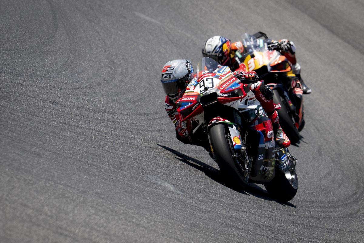 Marc Márquez (Ducati), por delante de Pedro Acosta (KTM), en Mugello.