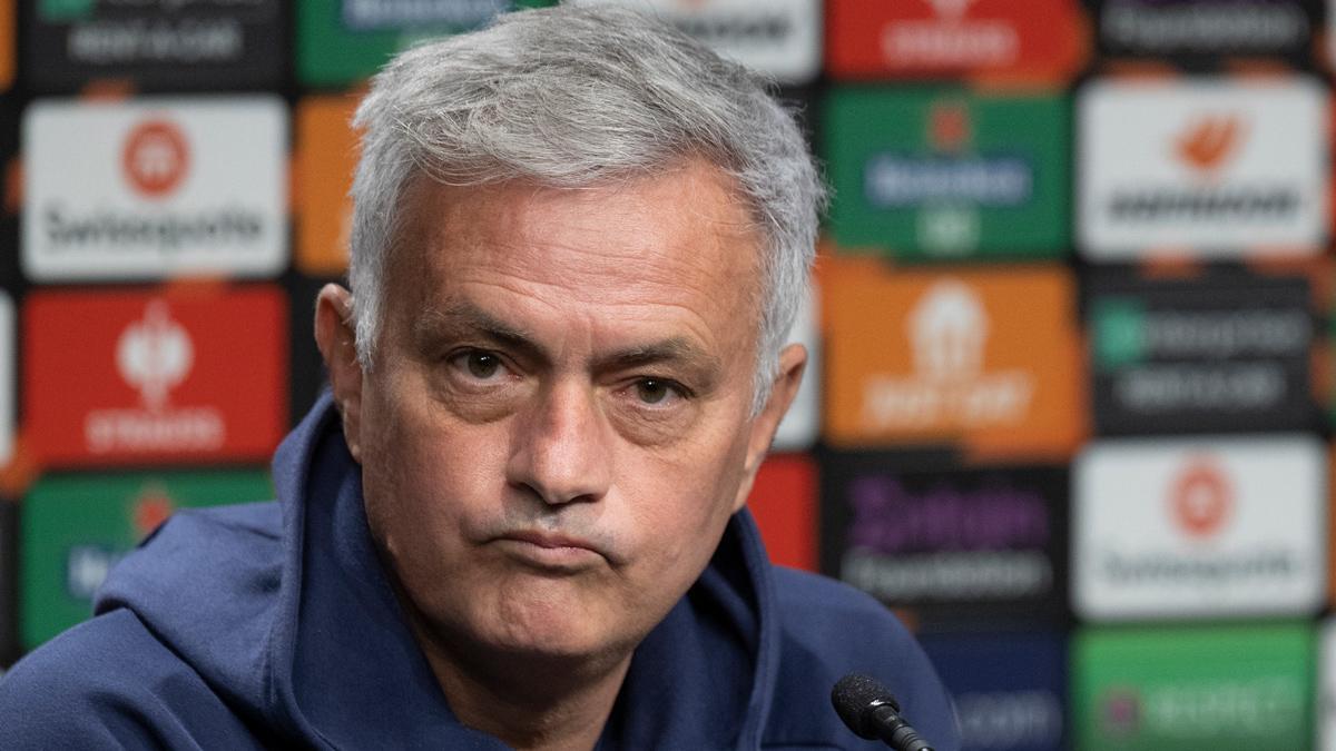 Mourinho, irónico: "Como somos defensivos, llevamos 27 tiros al palo..."