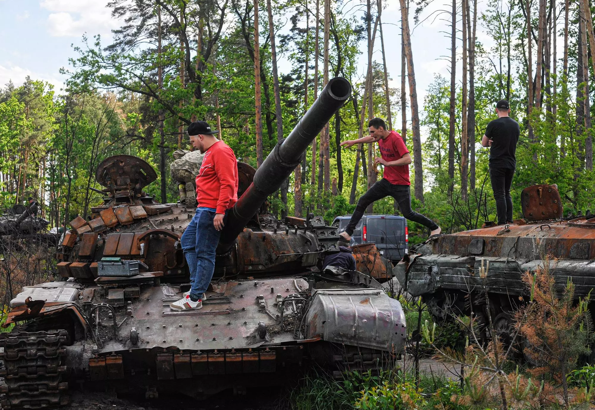BMP ruso destruido por un lanzagranadas Instalaza c90 español en Dronivka por fuerzas especiales ucranianas