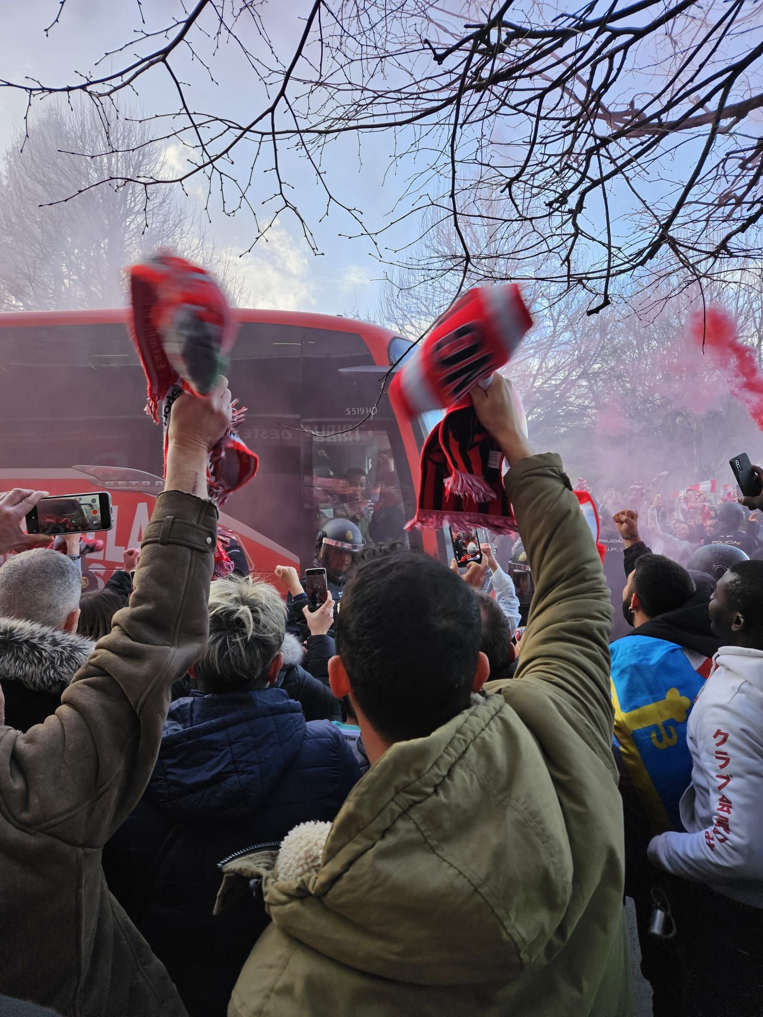 La afición del derbi asturiano en imágenes