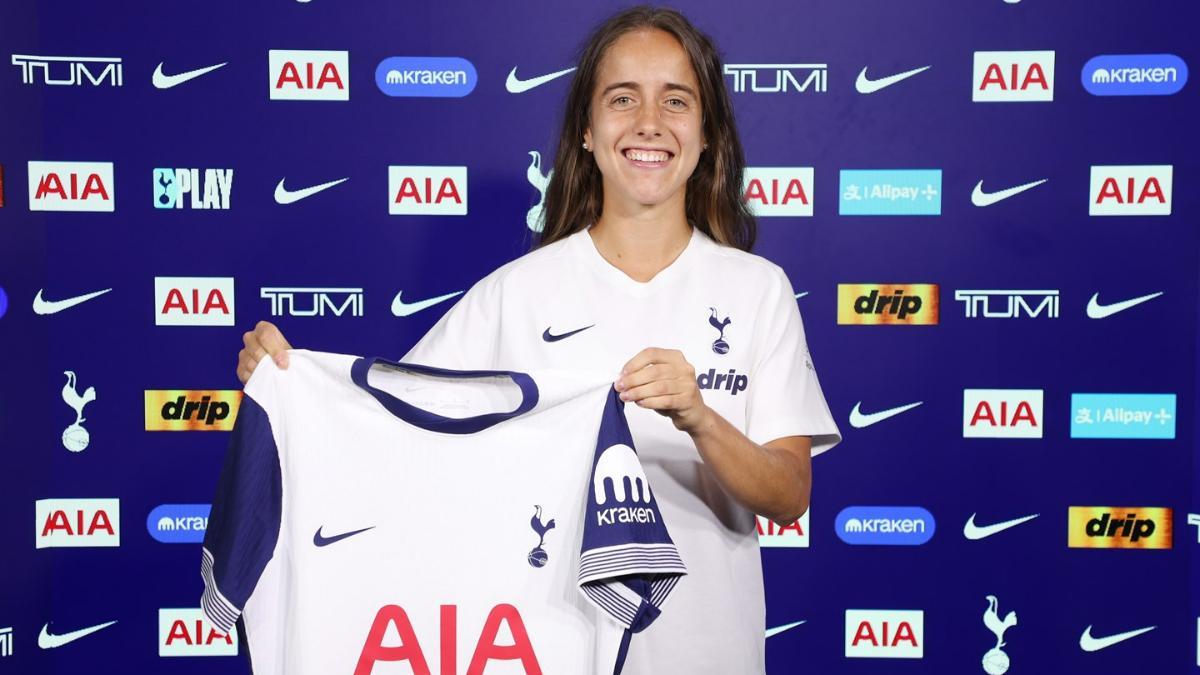 Maite Oroz ya posa con la camiseta del Tottenham