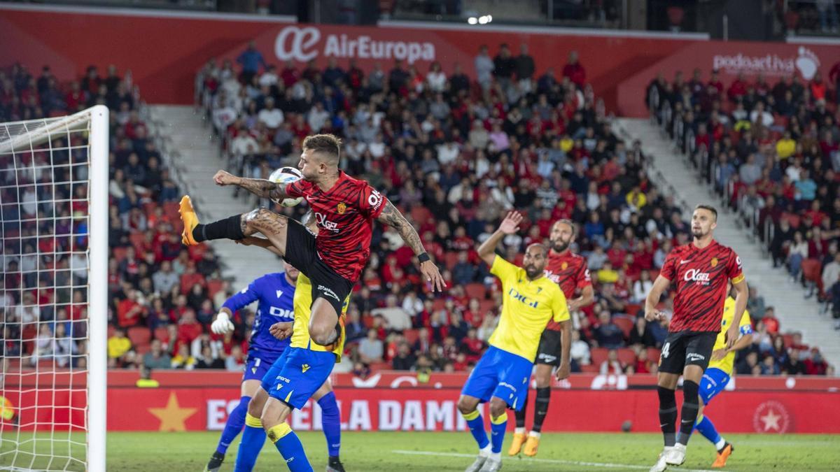 Real Mallorca (im roten Trikot) gewinnt zu Hause.