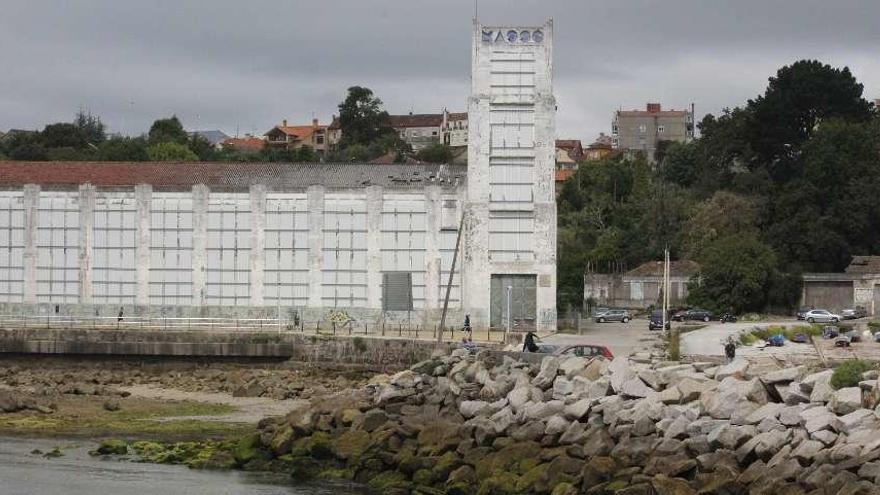 Una vista de la antigua fábrica de Massó, en Cangas. // Gonzalo Núñez