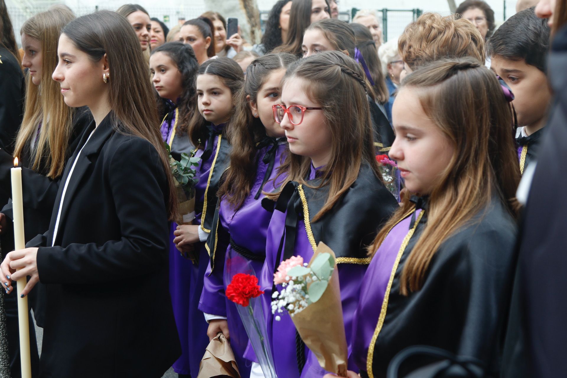 Alumnos del colegio Virgen del Carmen durante su procesión