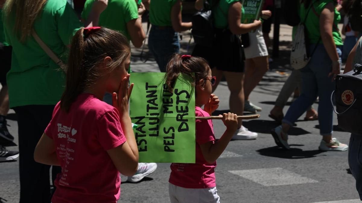 Tercera semana de protestas y huelga de profesores por la educación pública en Alicante