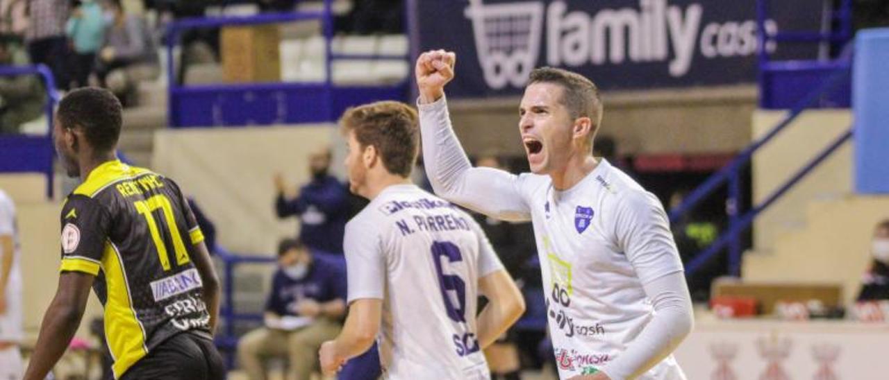 Celebración de uno de los goles en el partido del sábado. | ALZIRA FS