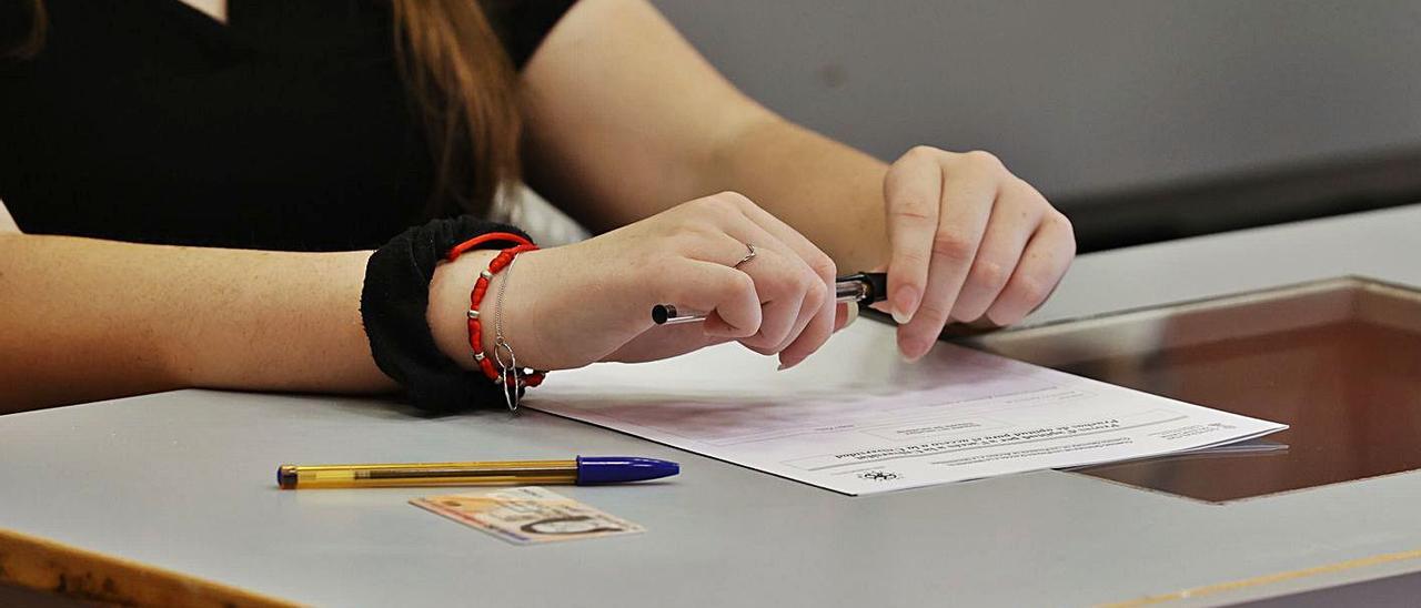 Detalle del material
de una estudiante,
en las PAU.  g.caballero