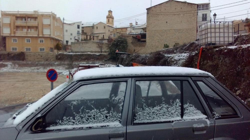 Nieve caída hoy en Castell de Castells.