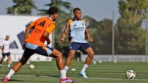 Kylian Mbappé completa el primer entrenamiento con el Real Madrid