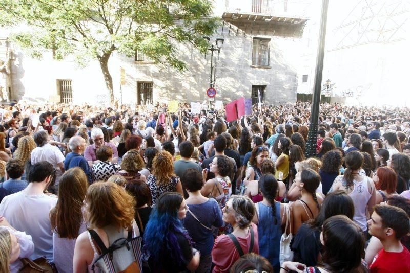 Manifestación contra la puesta en libertad de La Manada en Zaragoza