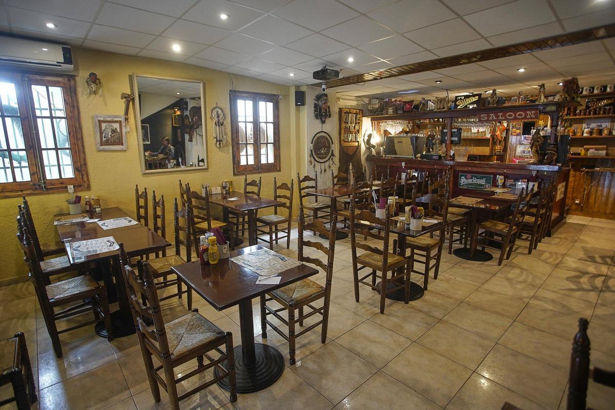 Interior del Big Joe, hamburgueseria tematitzada en el vell Oest.