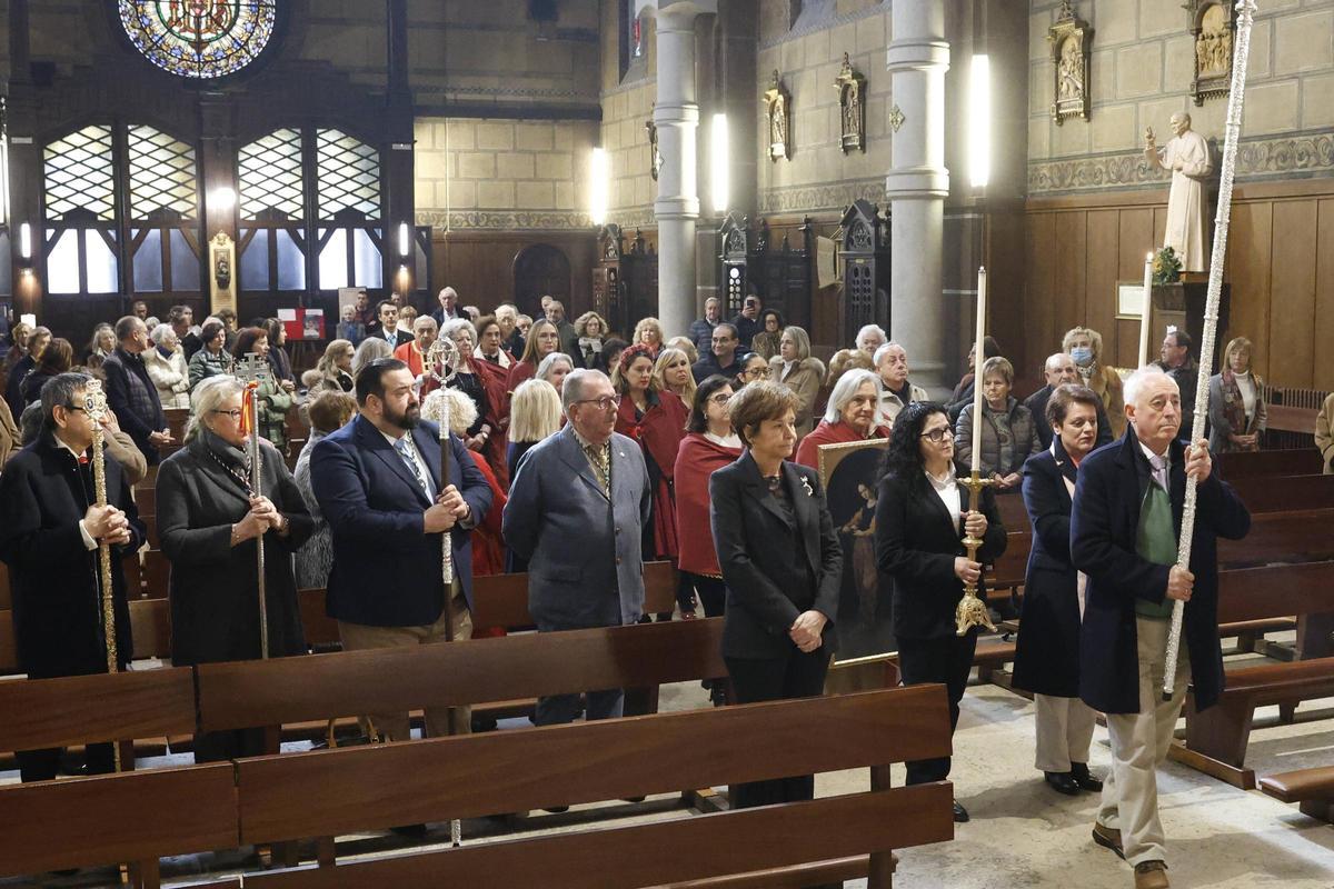 La misa en la basílica de Gijón en honor de Santa Águeda, en imágenes