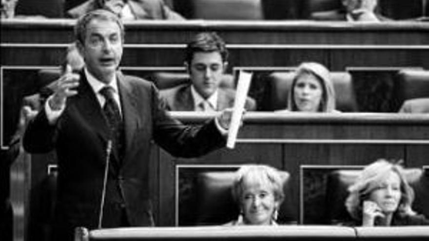 Zapatero se la juega y anuncia la mayor subida fiscal de la historia