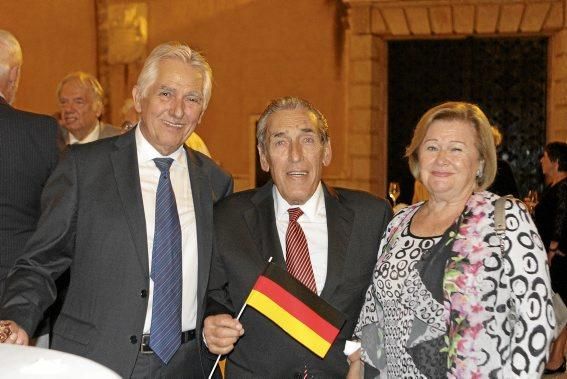 Anlässlich des Tages der Deutschen Einheit hat das Konsulat der Bundesrepublik Deutschland auf Mallorca am Freitag (13.10.) Vertreter der Insel-Gesellschaft begrüßt. Ehrengast der Veranstaltung im Pal