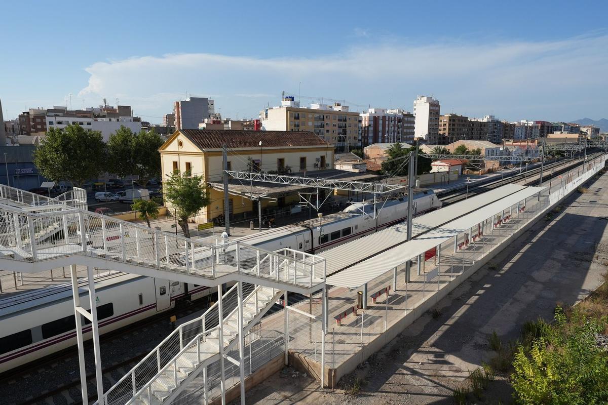 El pleno del Ayuntamiento de Vila-real aprobó por unanimidad solicitar al Gobierno el soterramiento de la vía férrea a su paso por Vila-real.