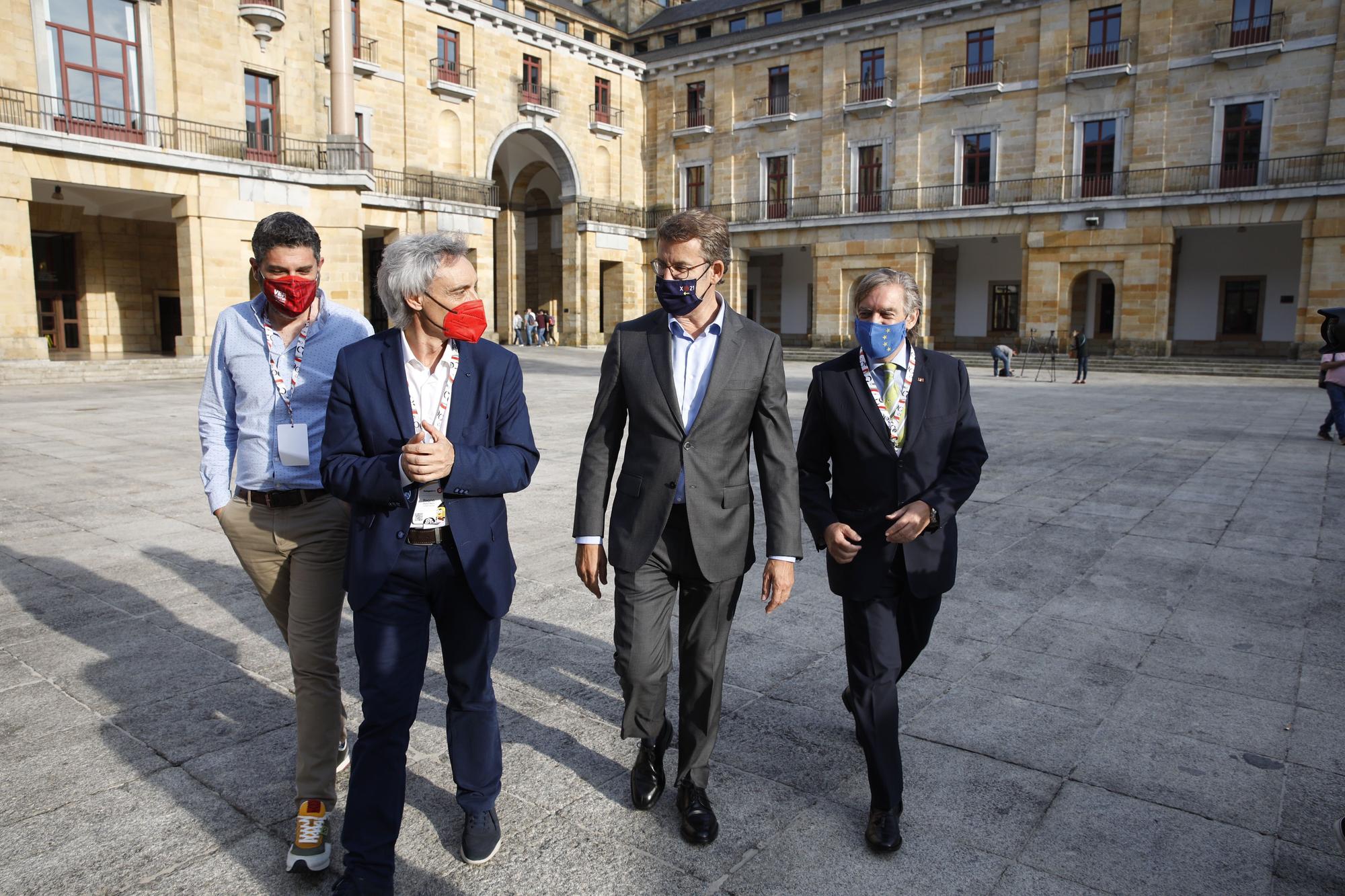 Núñez Feijóo, en el congreso sindical de CC OO de Correos en Gijón