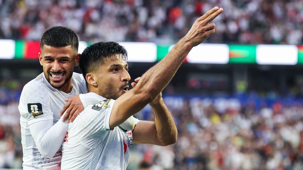Mohammad Mohebi 'dispara' a los aficionados tras marcar con con Irán