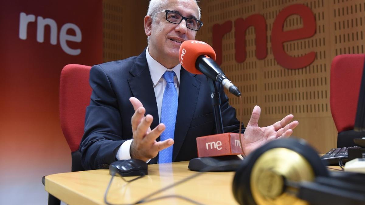 Domingo Álvarez, en el estudio de RNE.