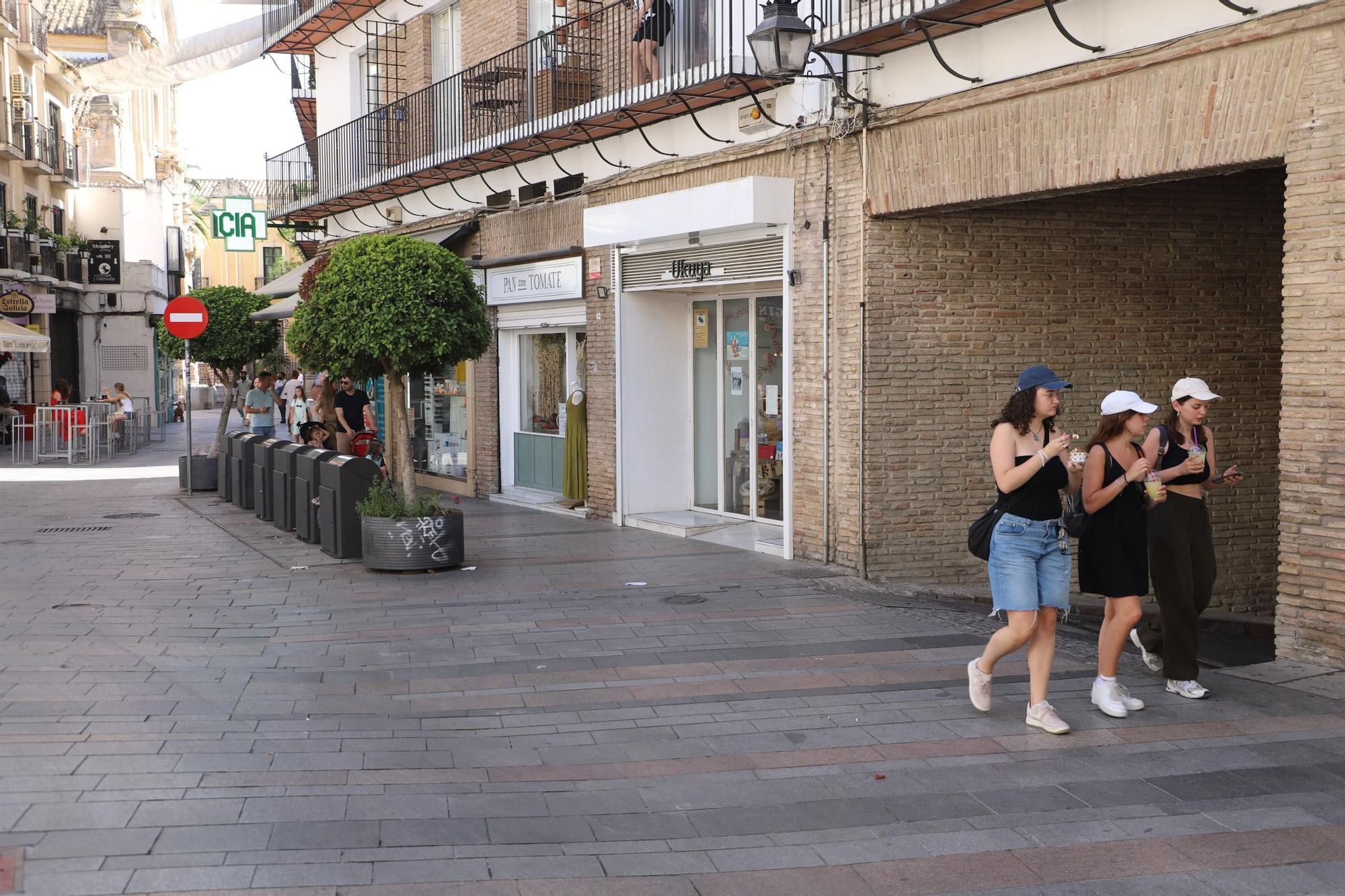 Los turistas disfrutan de Córdoba pese al calor