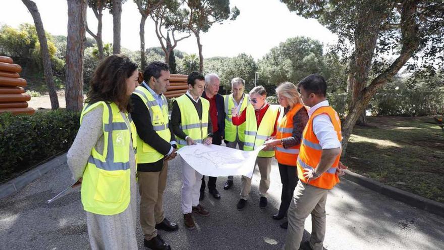 Responsables municipales y de Acosol, ayer, en Marbella.