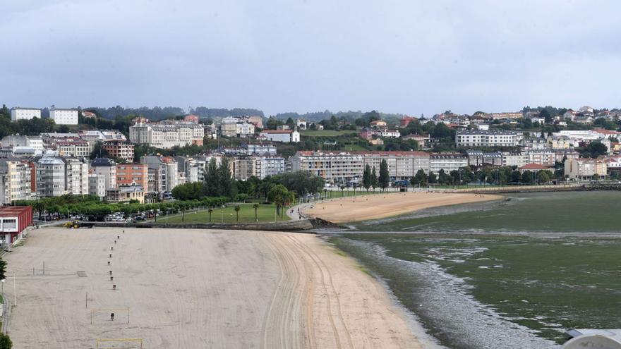 El agua de la playa urbana de Sada sube nota y logra el &quot;excelente&quot;, pero los lodos complican el baño