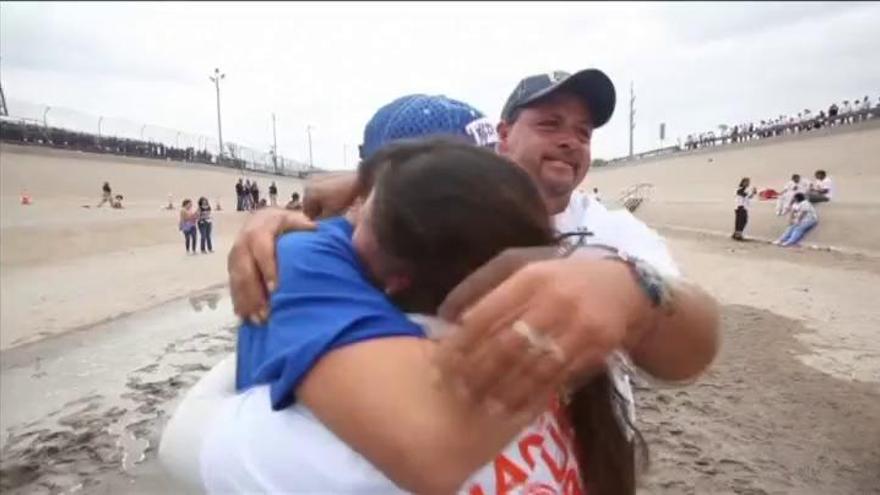 Tregua de tres minutos para los inmigrantes en la frontera entre EEUU y México