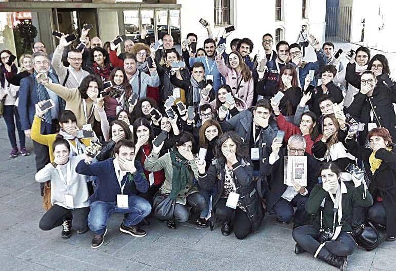 Periodistas se concentran en favor de la libertad de información