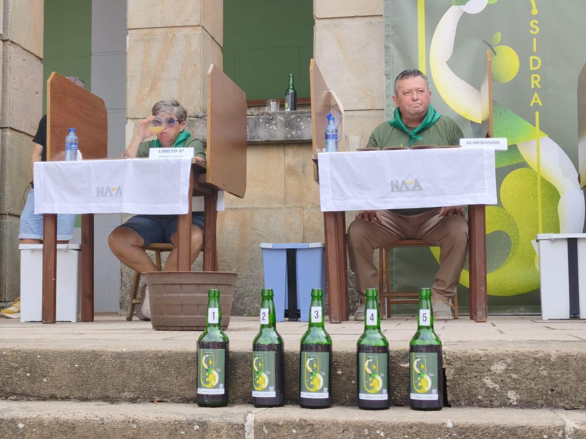 Así fue la emocionante y multitudinaria cata a ciegas para elegir la mejor sidra de Asturias en Nava