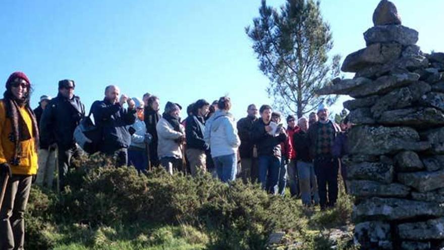 Una imagen de la ruta, junto a los &quot;Santos&quot; da Porteliña.