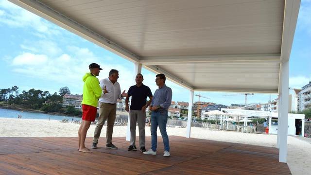 La nueva pérgola, durante la visita de ayer.