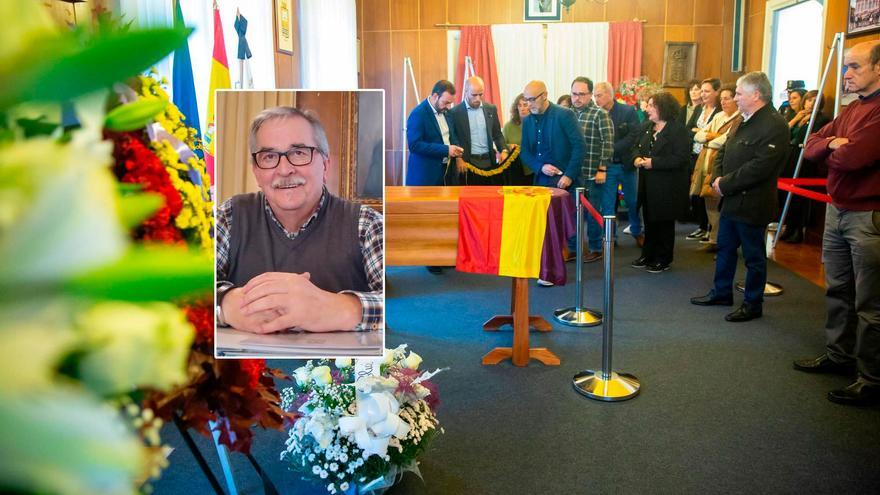 La capilla ardiente de Aníbal Vázquez en el Ayuntamiento de Mieres