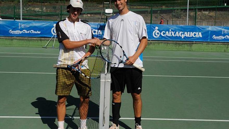 Fantova y Vázquez Catoira se saludan antes de la final. / c. pardellas