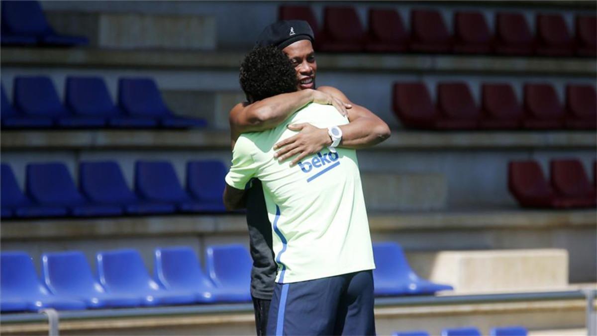 Ronaldinho aconsejó a Neymar