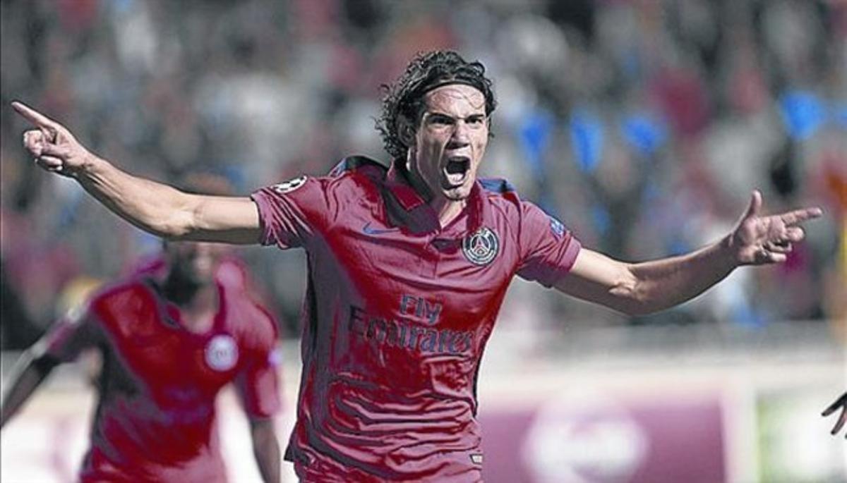 Cavani celebra el gol de la victòria del PSG, ahir a Nicòsia.