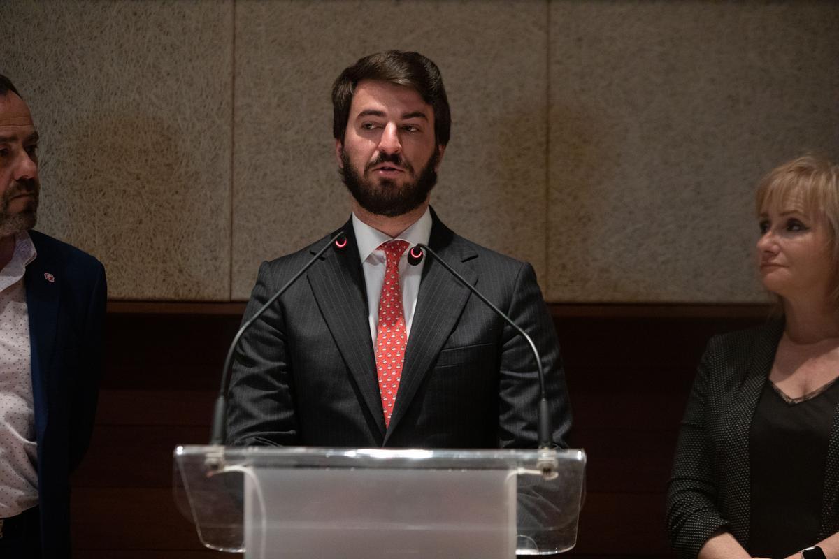 Juan García-Gallardo, vicepresidente de la Junta de Castilla y León y líder de Vox en la Comunidad, presenta el concierto por la Sierra de la Culebra.