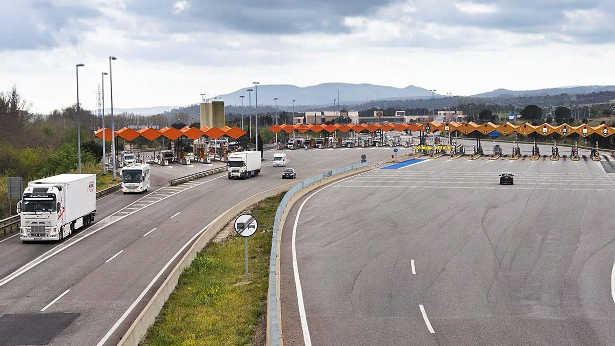 El peatge de l’autopista AP-7, en el recorregut que passa pel terme municipal de la Jonquera | JOSEP RIBAS