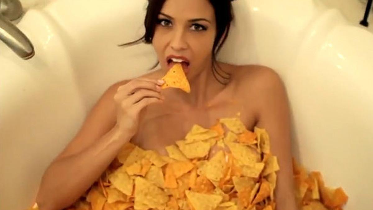 Imagen de la campaña 'Doritos is love'.