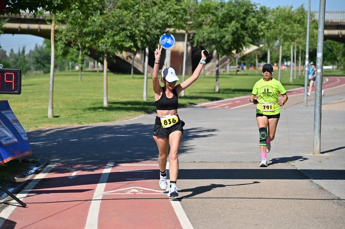 Fotogalería | El Colegio de Médicos de Badajoz echa a correr: "Menos pastillas y más zapatillas"