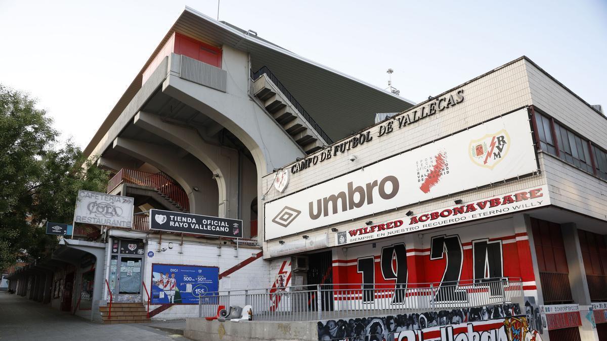 La Comunidad de Madrid garantiza la continuidad del Rayo en el Estadio de Vallecas