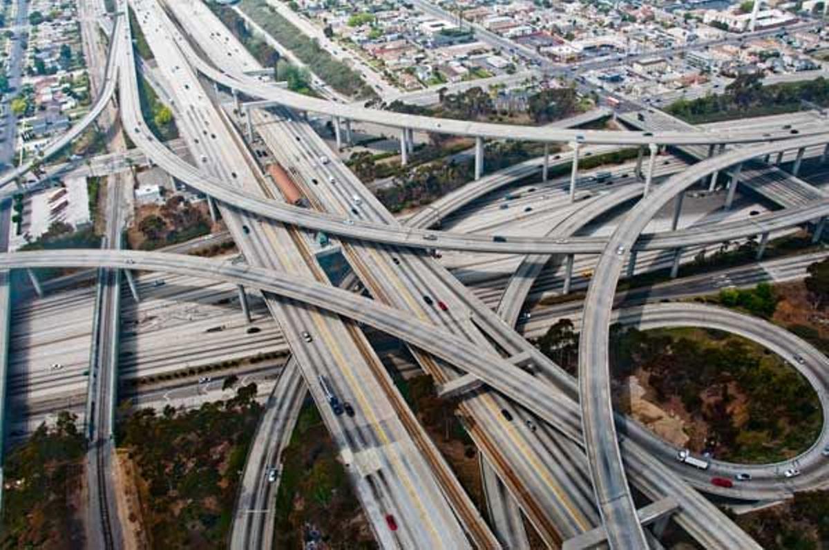 Autopista de Los Ángeles en la intersección de las interestatales 110 y 105.