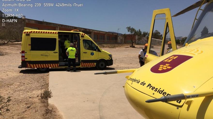 Evacuada en helicóptero una senderista del monte Roldán