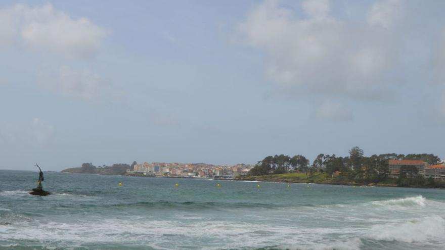 Sanxenxo habilita 200 plazas para aparcar en la Praza do Mar y baliza cuatro playas en Semana Santa