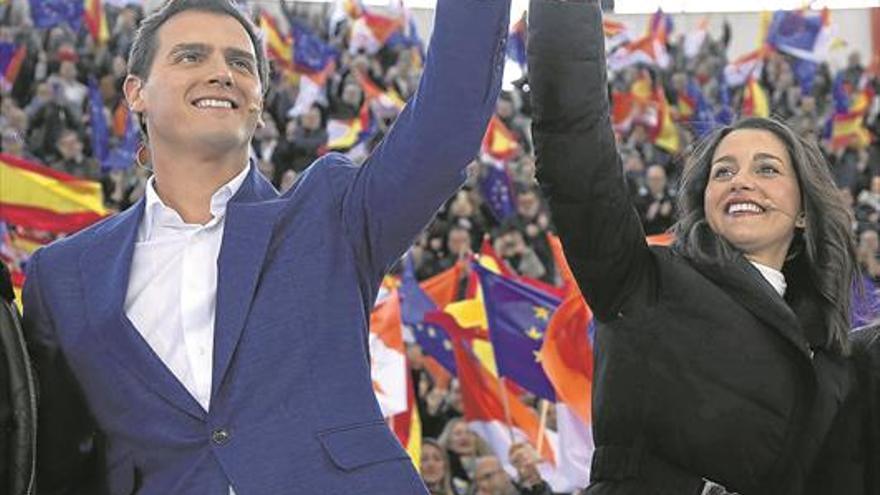 PP y Cs insisten en que Sánchez pactará con los nacionalistas