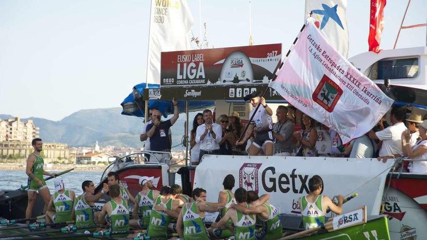 Hondarribia celebra ayer su victoria en la XXXIX Bandera de Getxo, en la que Tirán Pereira fue quinta clasificada. // Eusko Label Liga