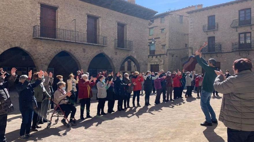 Los alumnos de la Escuela de Adultos del Maestrazgo se dan cita en Cantavieja (Teruel)