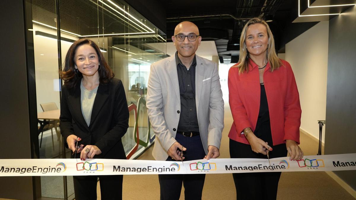 Ester Olivas, Sridhar Iyengar y Paula Llobet, en la nueva sede de Zoho en València.