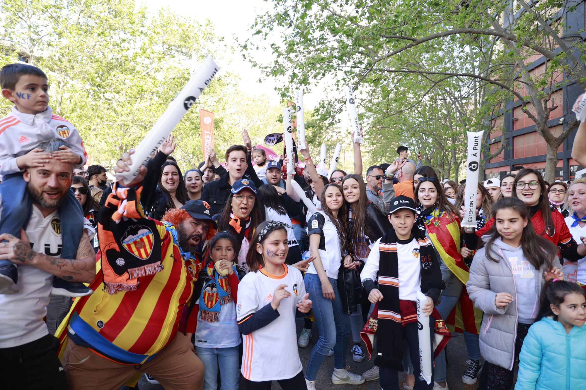 Mestalla es una fiesta en las horas previas a la final