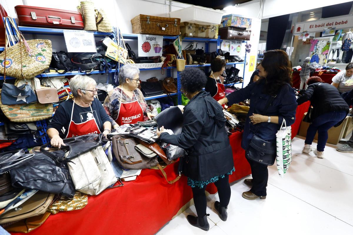 Llenazo en el primer día del Rastrillo Ozanam en el Auditorio de Zaragoza